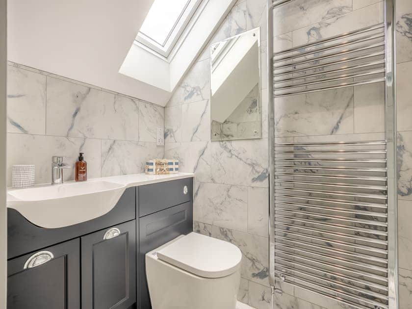 En-suite | The Pastures - Lincolnshire Luxury Hideaways, Maltby-Le-Marsh