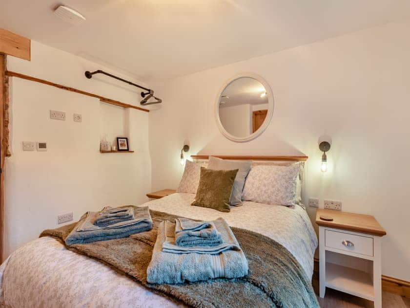 Double bedroom | Heathcote Hideaway - Heathcote Grange, Heathcote