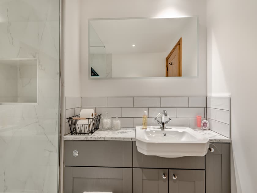 En-suite | Heathcote Hideaway - Heathcote Grange, Heathcote