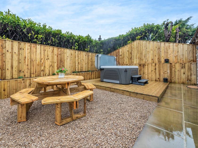 Outdoor area | Heathcote Hideaway - Heathcote Grange, Heathcote
