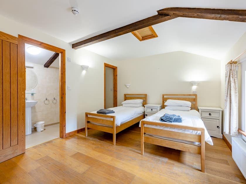 Twin bedroom | Ashcombe - Nut Tree Farm - Ashcombe , Ashcombe, near Teignmouth
