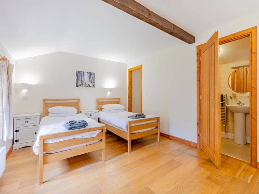 Twin bedroom | Ashcombe - Nut Tree Farm - Ashcombe , Ashcombe, near Teignmouth