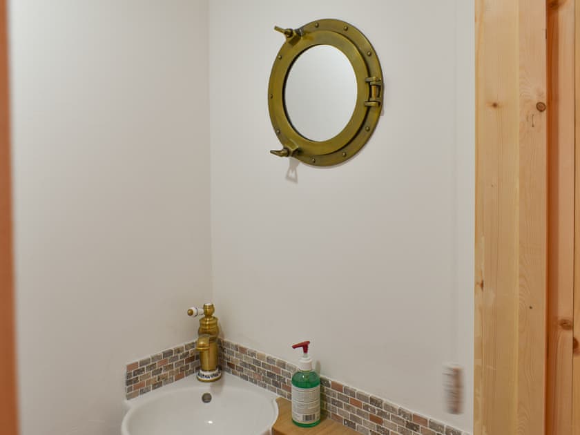 Separate toilet | Hen Joppa, Newlyn