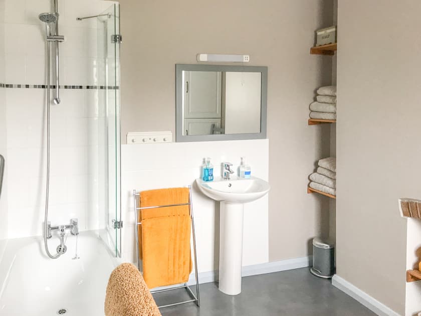 Bathroom | Bay Cottage, Keswick