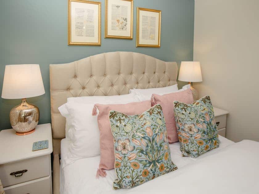 Double bedroom | Shepherd’s Cottage - Rudge Farm Cottages, Chilcombe, near Bridport