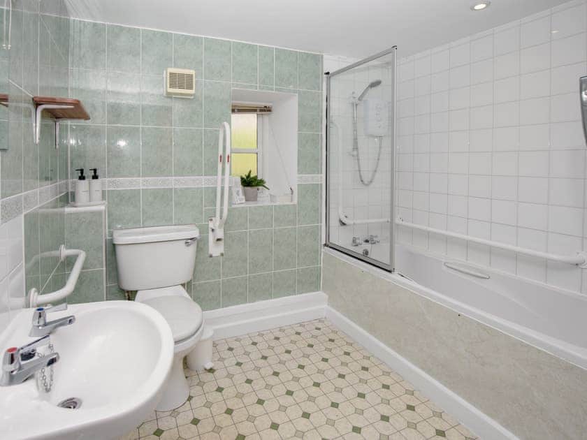 Bathroom | Shepherd’s Cottage - Rudge Farm Cottages, Chilcombe, near Bridport