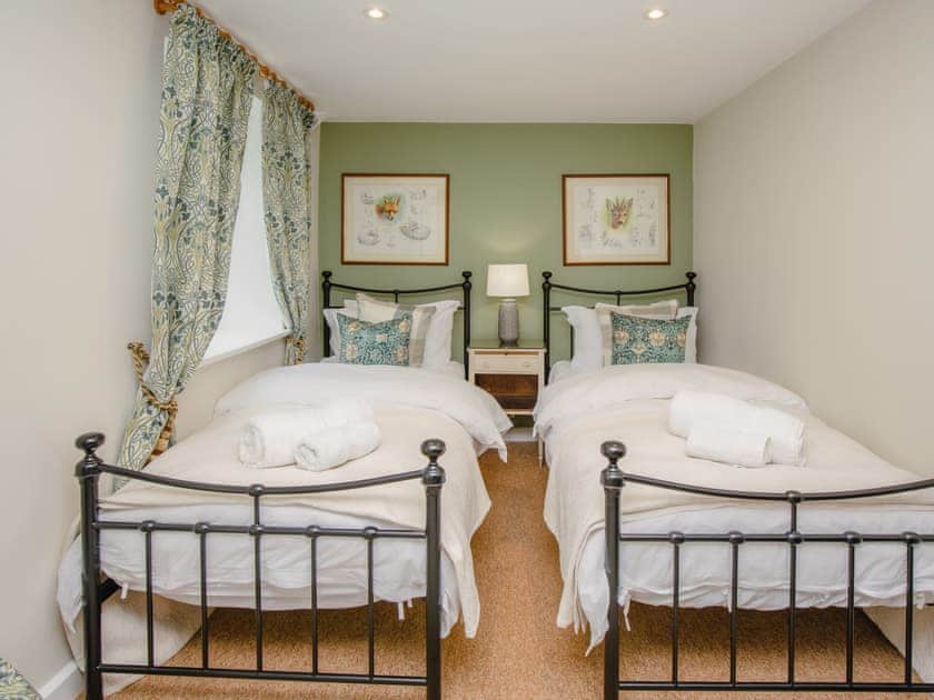 Twin bedroom | Gardener’s Cottage - Rudge Farm Cottages, Chilcombe, near Bridport