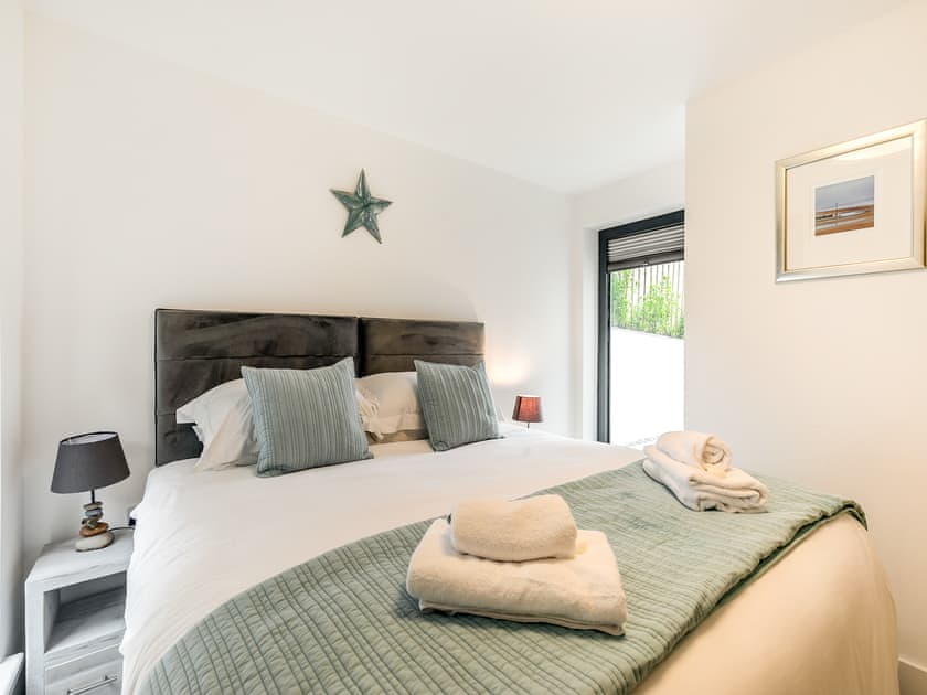 Double bedroom | 2 Chi An Mor, Carlyon Bay, near Saint Austell