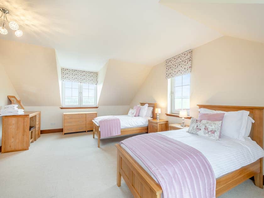 Twin bedroom | Kerrytonlia Cottage, Kingarth