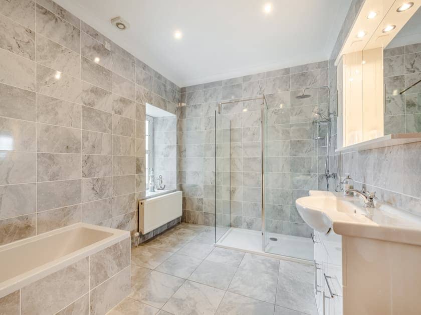Shower room | Kerrytonlia Cottage, Kingarth