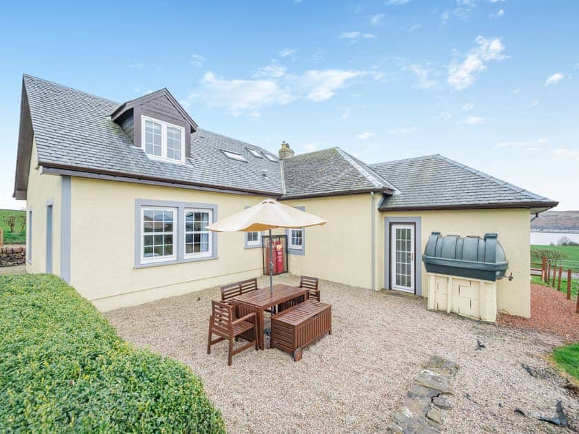 Sitting-out-area | Kerrytonlia Cottage, Kingarth
