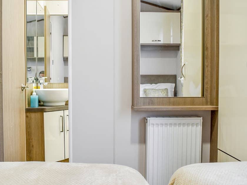 Twin bedroom | Lavender Lodge, Lavender Lodge