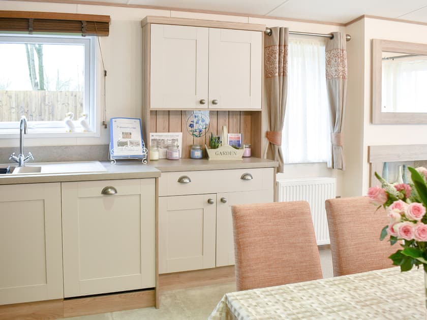 Kitchen/diner | Bluebell Lodge, South Cerney, near Cirencester