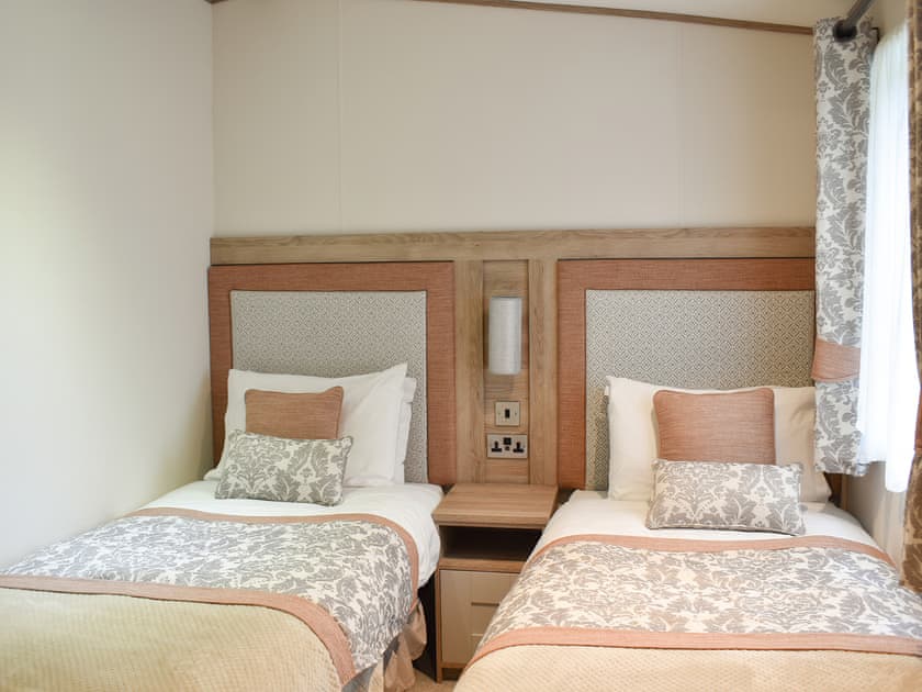 Twin bedroom | Bluebell Lodge, South Cerney, near Cirencester