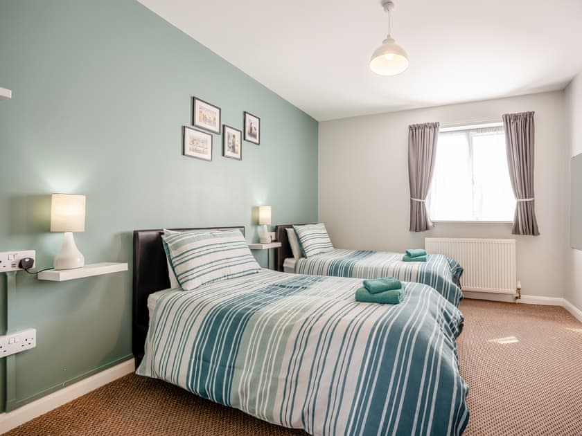 Twin bedroom | Katelan’s Cottage - Pigeon Cottage Holidays, North Somercoates