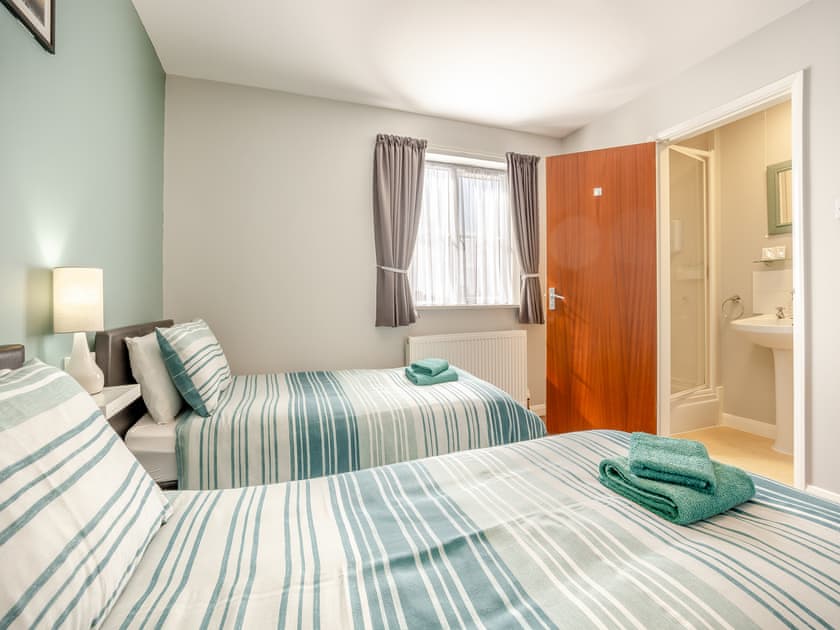 Twin bedroom | Katelan’s Cottage - Pigeon Cottage Holidays, North Somercoates