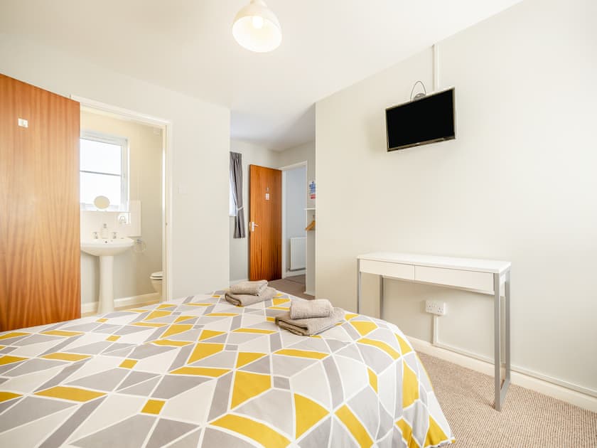 Double bedroom | Katelan’s Cottage - Pigeon Cottage Holidays, North Somercoates
