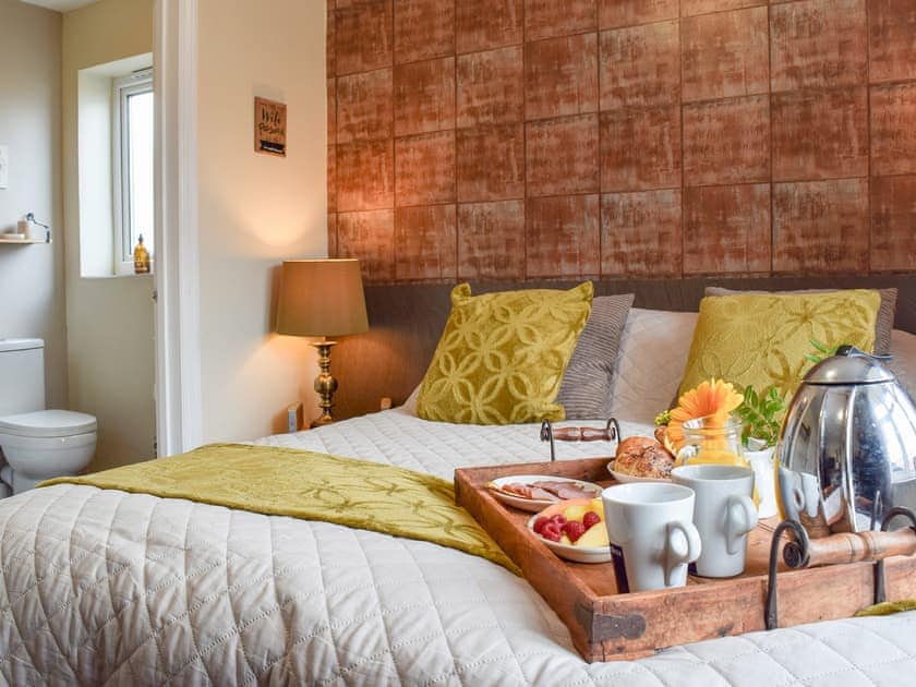 Double bedroom | Little Lodge, Walcote, near Lutterworth