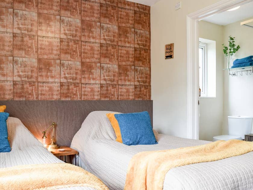 Twin bedroom | Little Lodge, Walcote, near Lutterworth