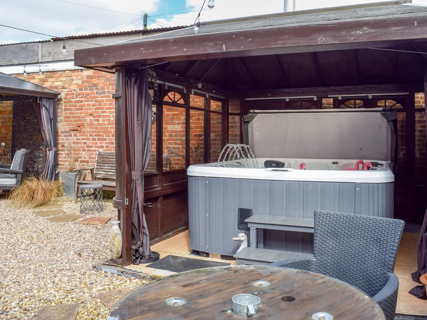 Hot tub | Little Lodge, Walcote, near Lutterworth