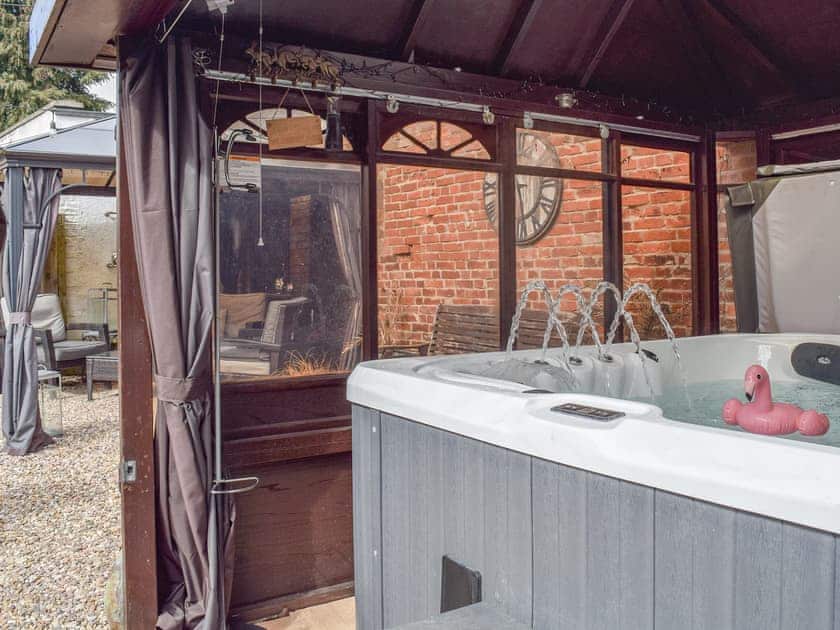 Hot tub | Little Lodge, Walcote, near Lutterworth