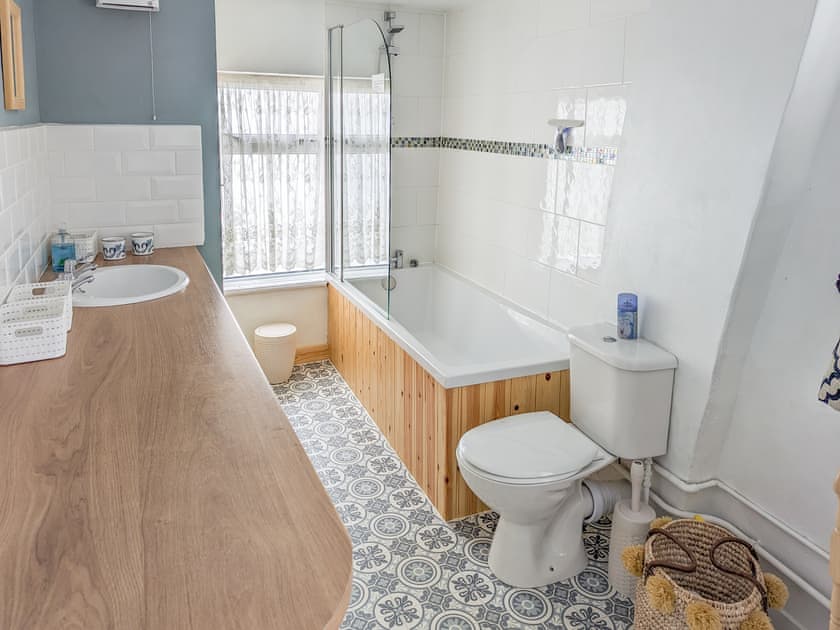 Bathroom | Trinity Cottage, Wells-next-the-Sea