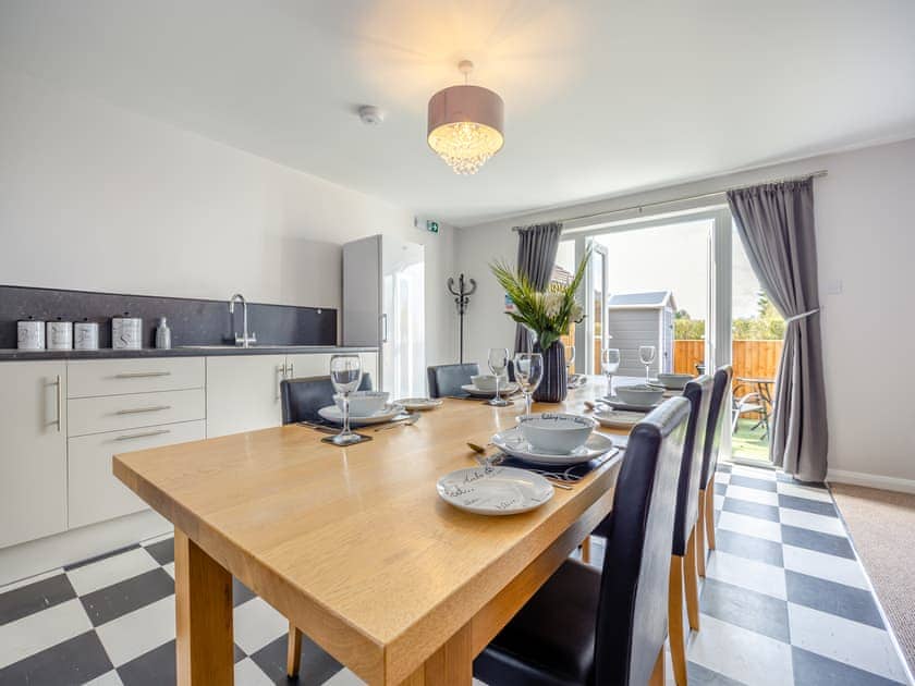 Dining Area | Willow’s Cottage - Pigeon Cottage Holidays, North Somercoates