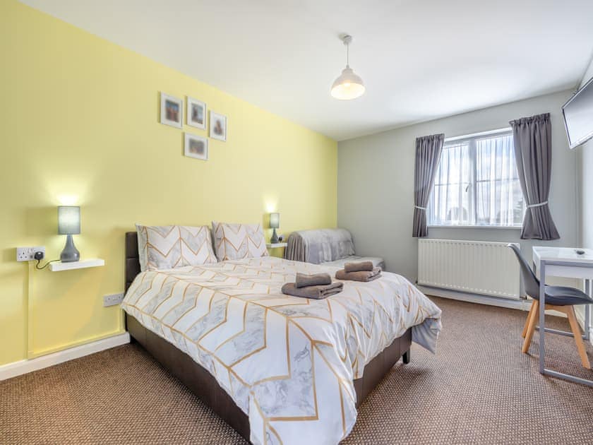Double bedroom | Willow’s Cottage - Pigeon Cottage Holidays, North Somercoates