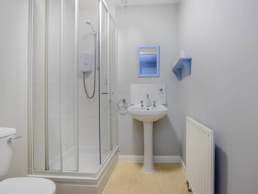 Shower room | Willow’s Cottage - Pigeon Cottage Holidays, North Somercoates