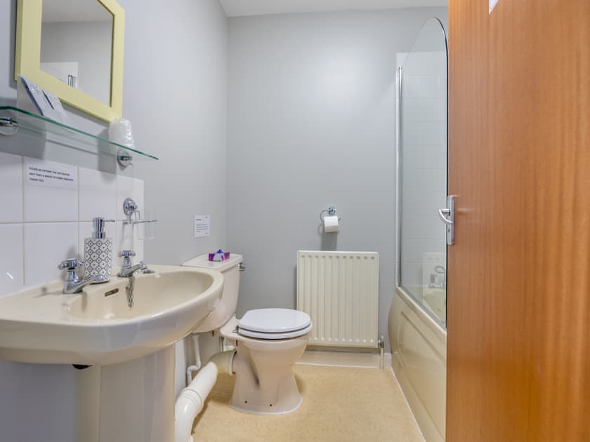 Bathroom | Willow’s Cottage - Pigeon Cottage Holidays, North Somercoates