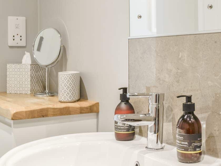 Shower room | Jessamine Cottage, Blairgowrie
