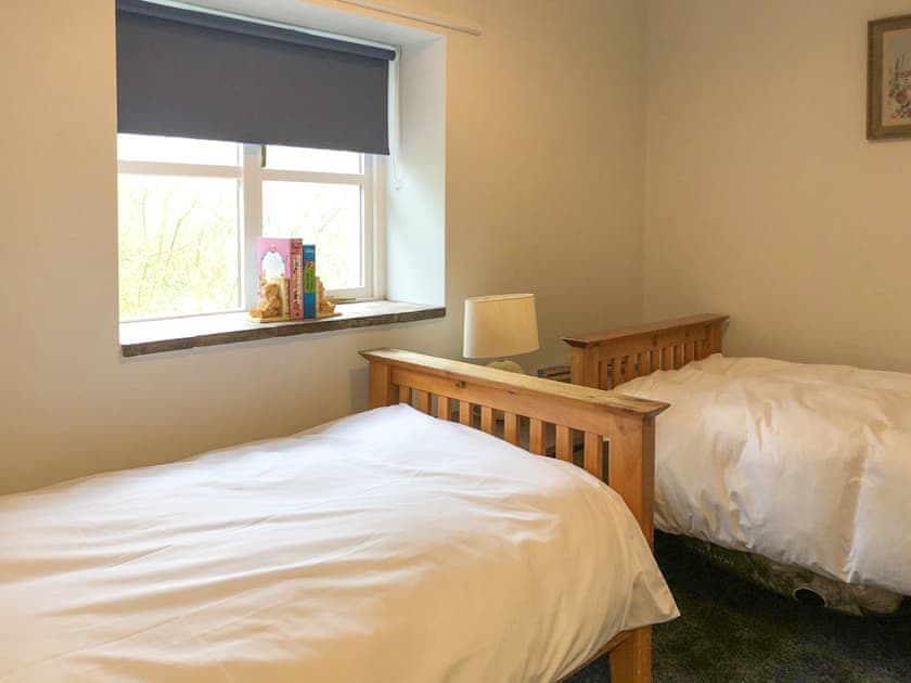 Twin bedroom | Ty Canol - Penrhiw Pistyll Cottages, New Quay