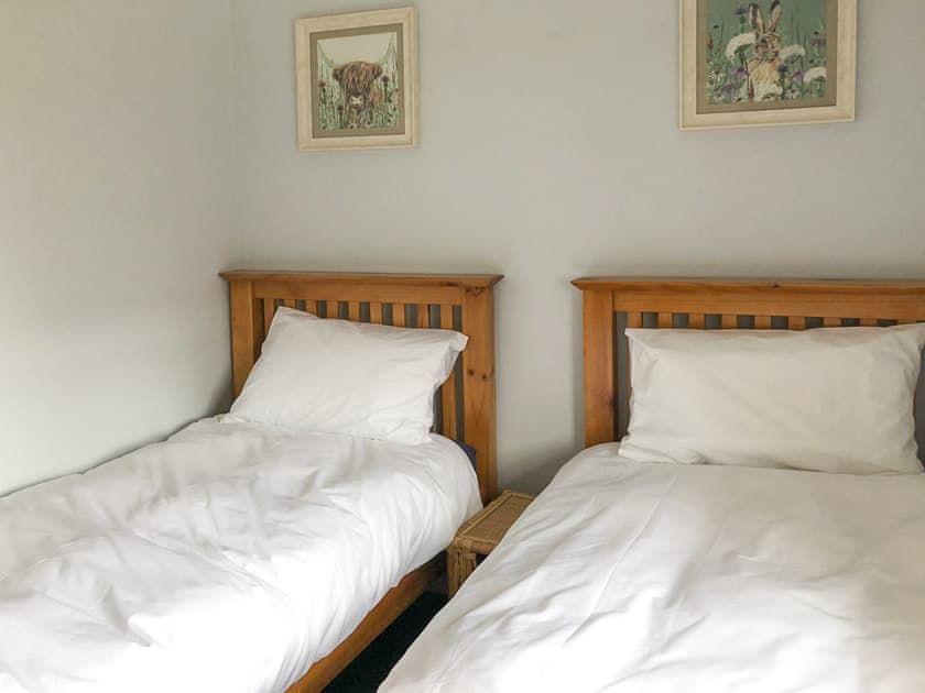 Twin bedroom | Ty Canol - Penrhiw Pistyll Cottages, New Quay