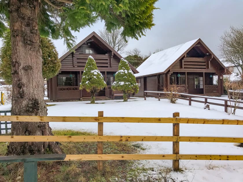 Exterior | Dontra Log Chalet 2 - Dontra Log Chalets, Banavie, near Fort William