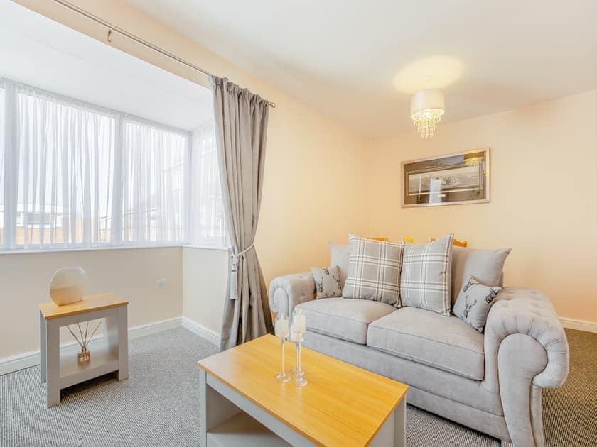 Living room/dining room | Macey’s Cottage - Pigeon Cottage Holidays, North Somercoates