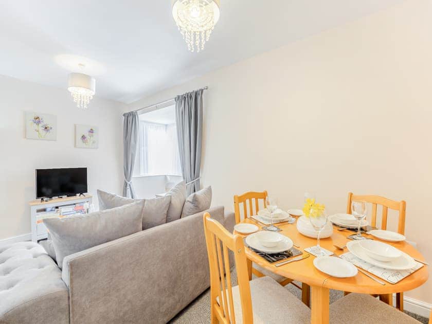 Living room/dining room | Macey’s Cottage - Pigeon Cottage Holidays, North Somercoates