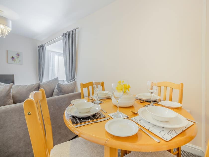 Living room/dining room | Macey’s Cottage - Pigeon Cottage Holidays, North Somercoates