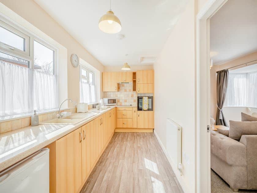 Kitchen | Macey’s Cottage - Pigeon Cottage Holidays, North Somercoates