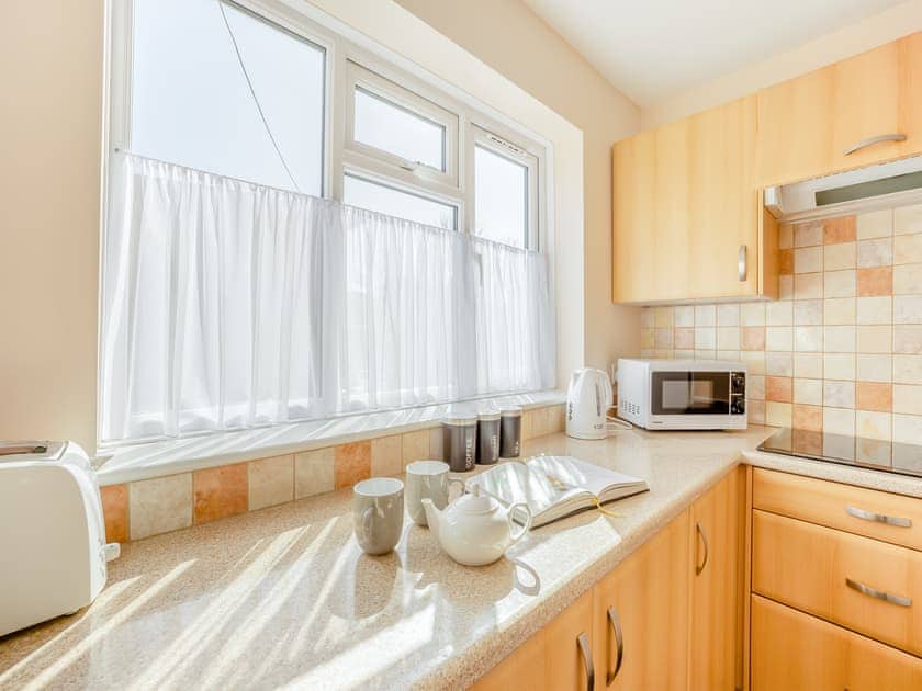 Kitchen | Macey’s Cottage - Pigeon Cottage Holidays, North Somercoates