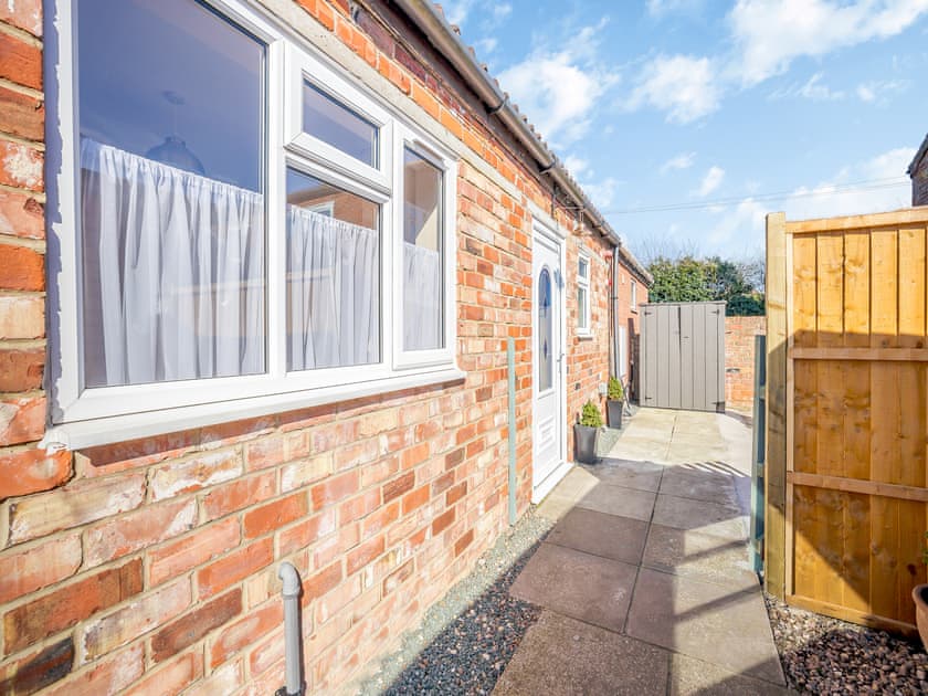 Exterior | Macey’s Cottage - Pigeon Cottage Holidays, North Somercoates