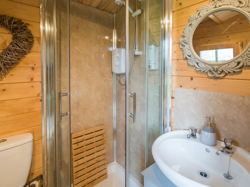 Shower room | Punch Tree Lodge - Punch Tree Cabins, Carluke