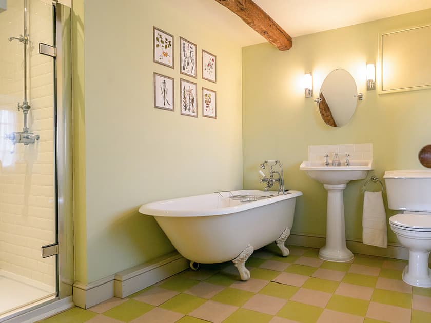 En-suite bathroom with separate shower cubicle | Yellison - Broughton Hall Estate, Broughton, near Skipton
