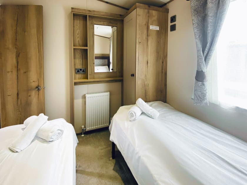 Twin bedroom | 34 Fairways - Watton’s, Pwllheli