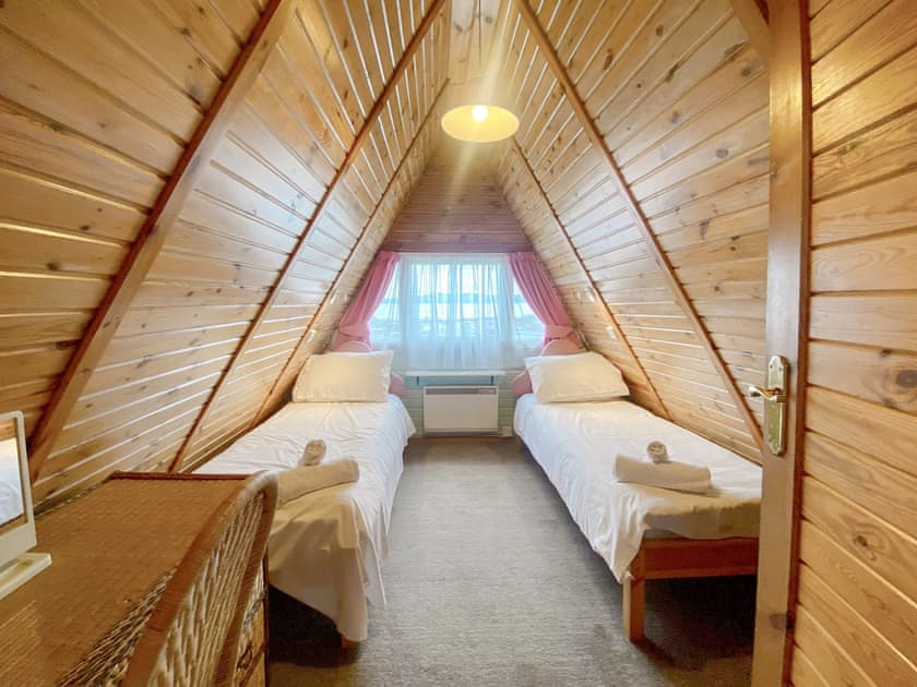 Twin bedroom | 26 Pine Lodge - Watton’s, Pwllheli
