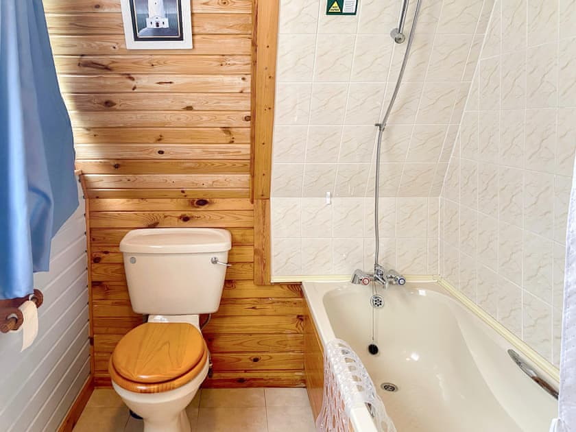 Bathroom | 26 Pine Lodge - Watton’s, Pwllheli