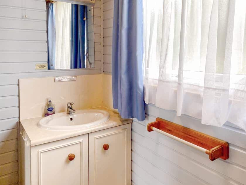 Bathroom | 26 Pine Lodge - Watton’s, Pwllheli