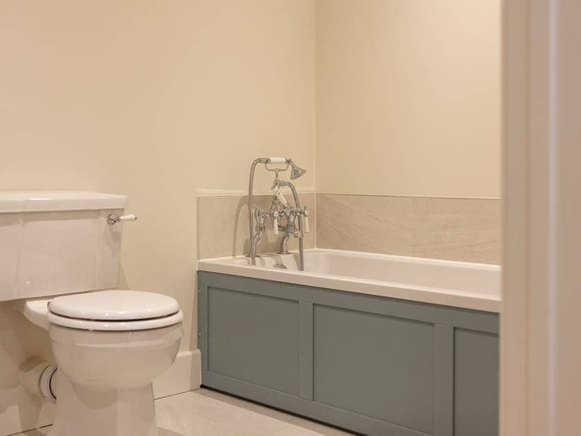 Bathroom | Hatchers Barn - Fishers Farm Barns, Shefford Woodlands Near Hungerford