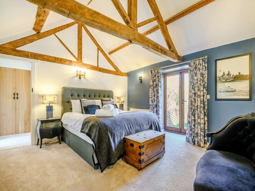 Double bedroom | The Learpool Barn, Welland, near Malvern
