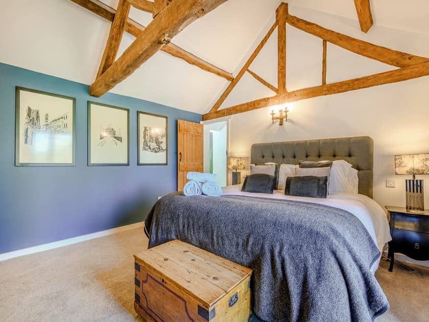 Double bedroom | The Learpool Barn, Welland, near Malvern