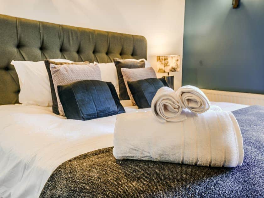 Double bedroom | The Learpool Barn, Welland, near Malvern